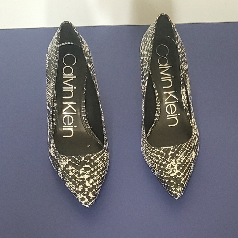 NEW Calvin Klein pointed toe heels / pumps